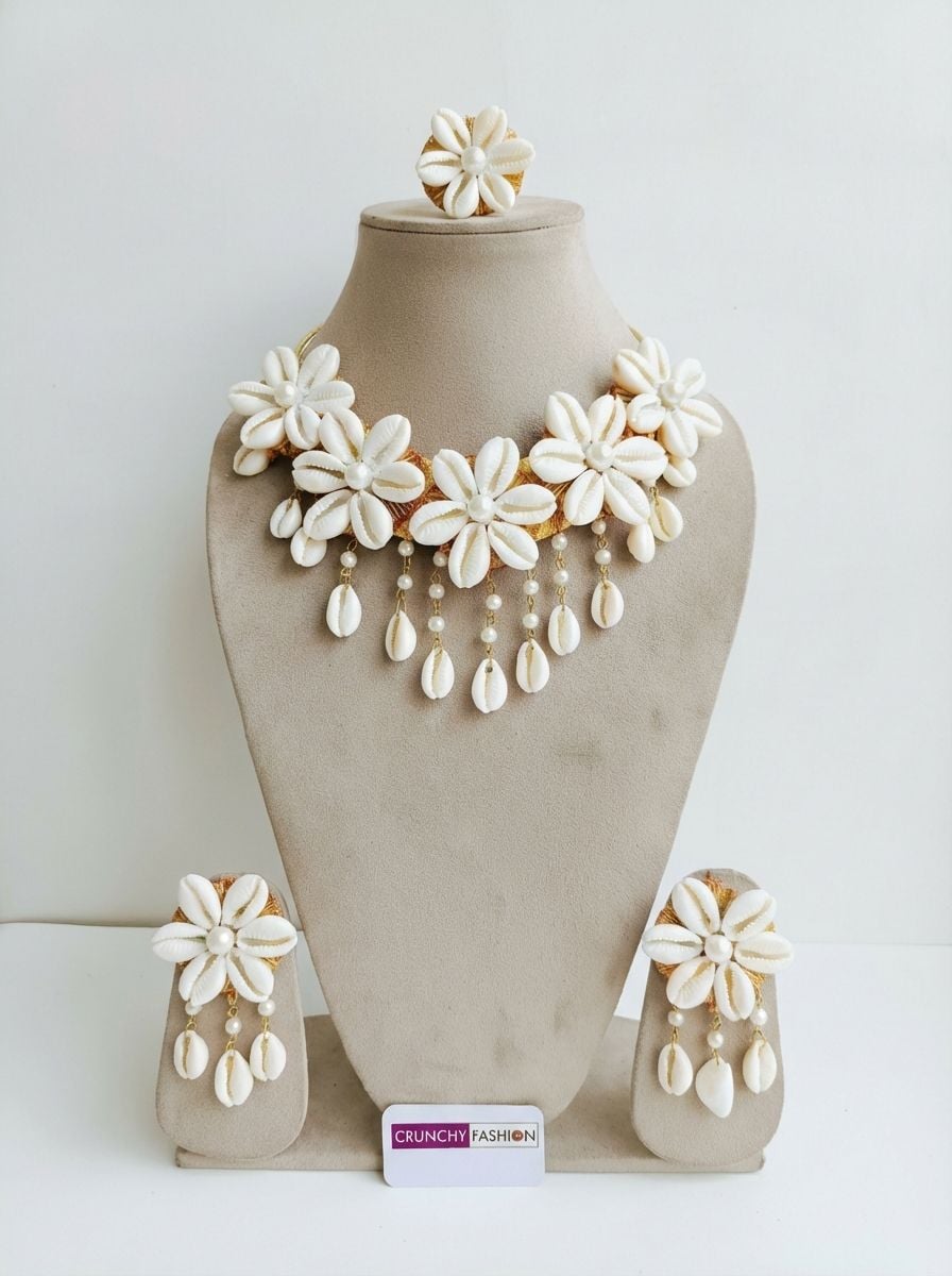 White Blooms Seashell Bridal Haldi-Mehndi Jewellery Ensemble