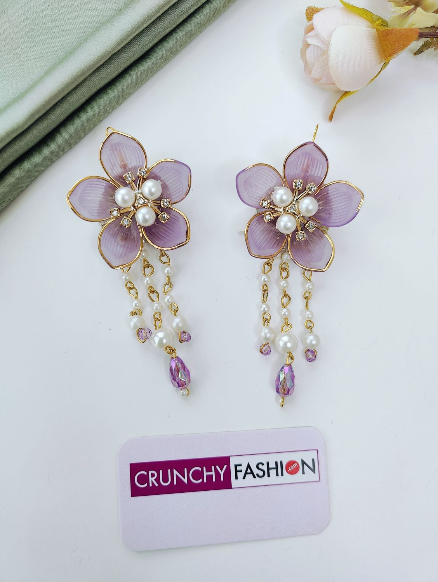 Handmade Floral Pearl Necklace – Lightweight Elegance
