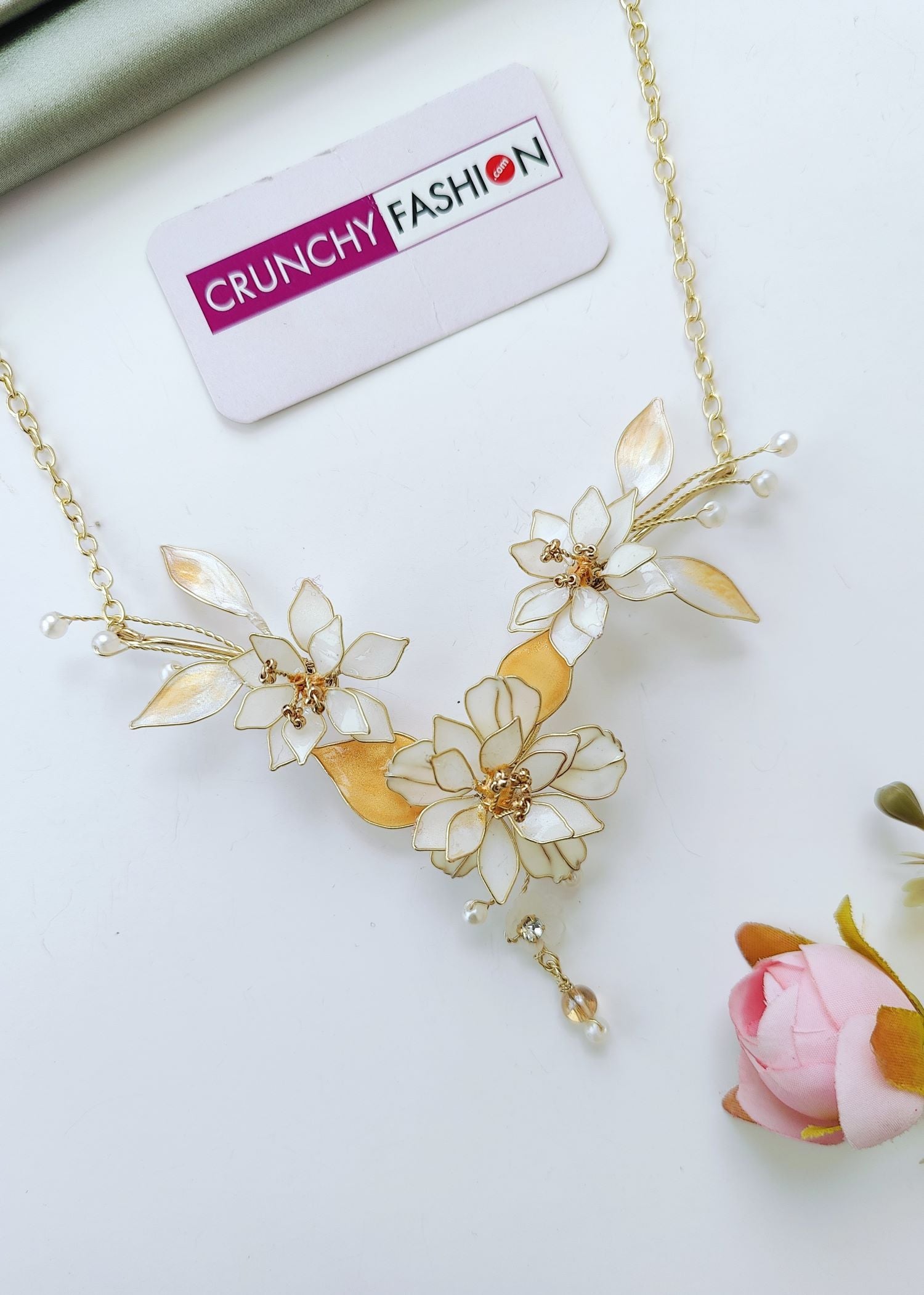 White & Gold Floral Resin Necklace Pearl Set