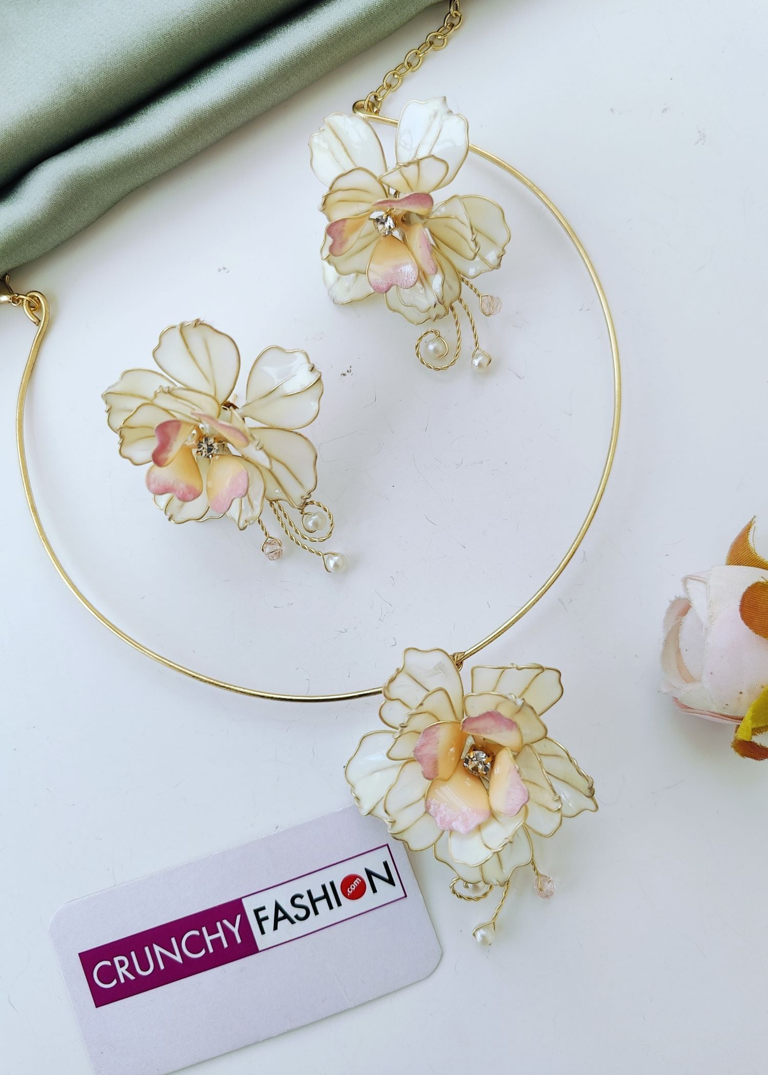 Off-White Rose Resin Necklace Set for Women