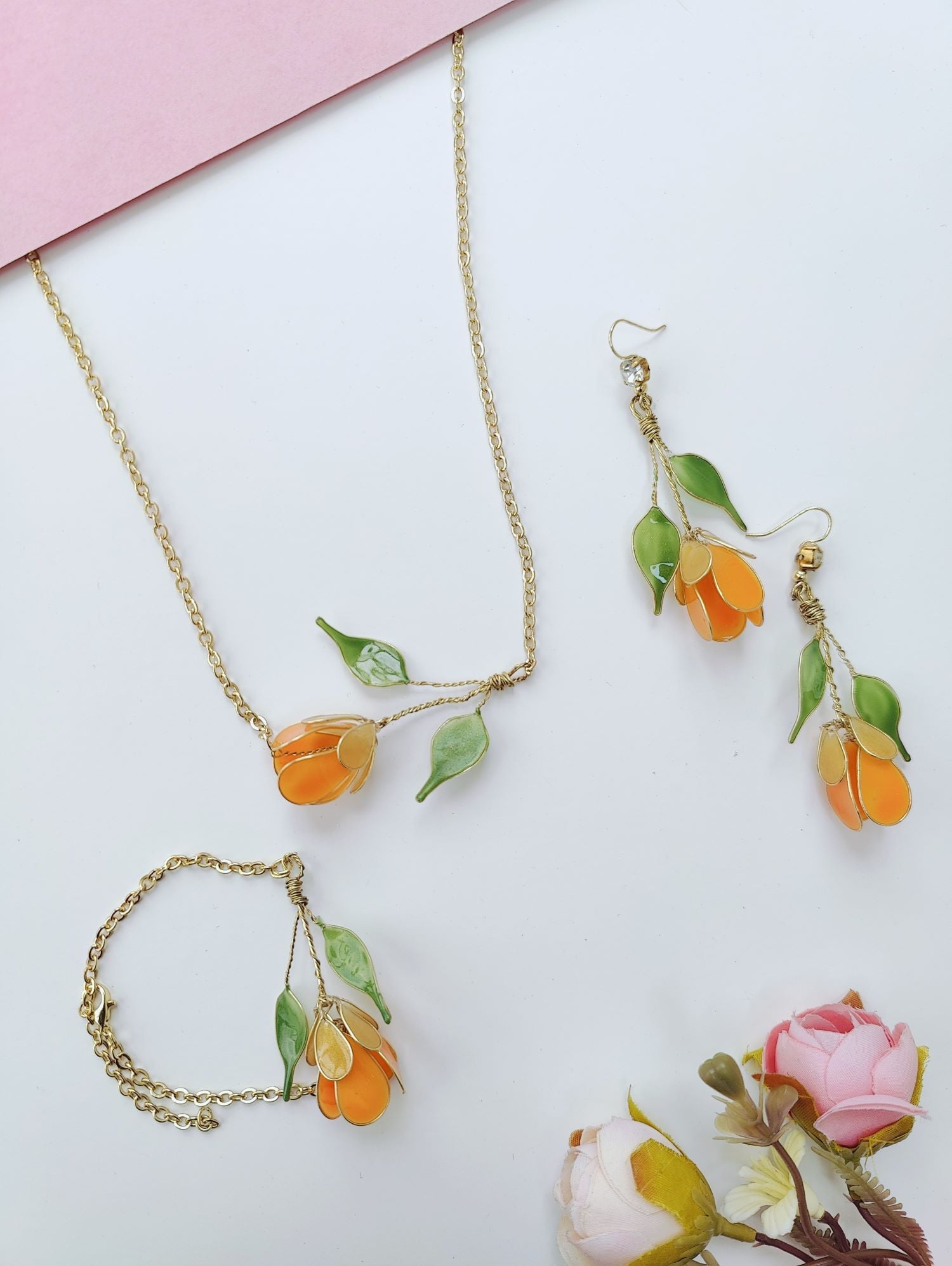 Handmade Resin Necklace Tulip Set in Orange Green