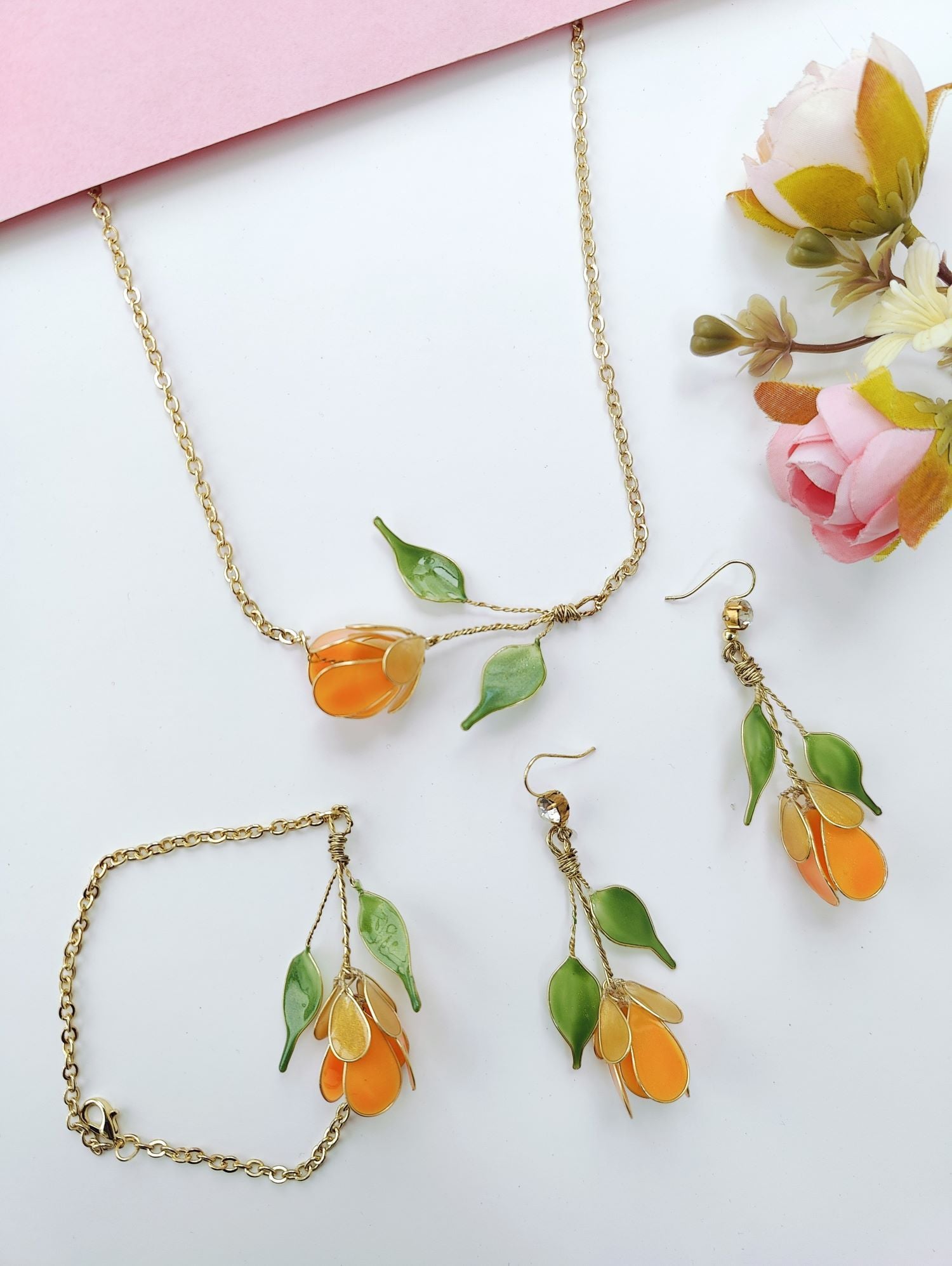 Handmade Resin Necklace Tulip Set in Orange Green