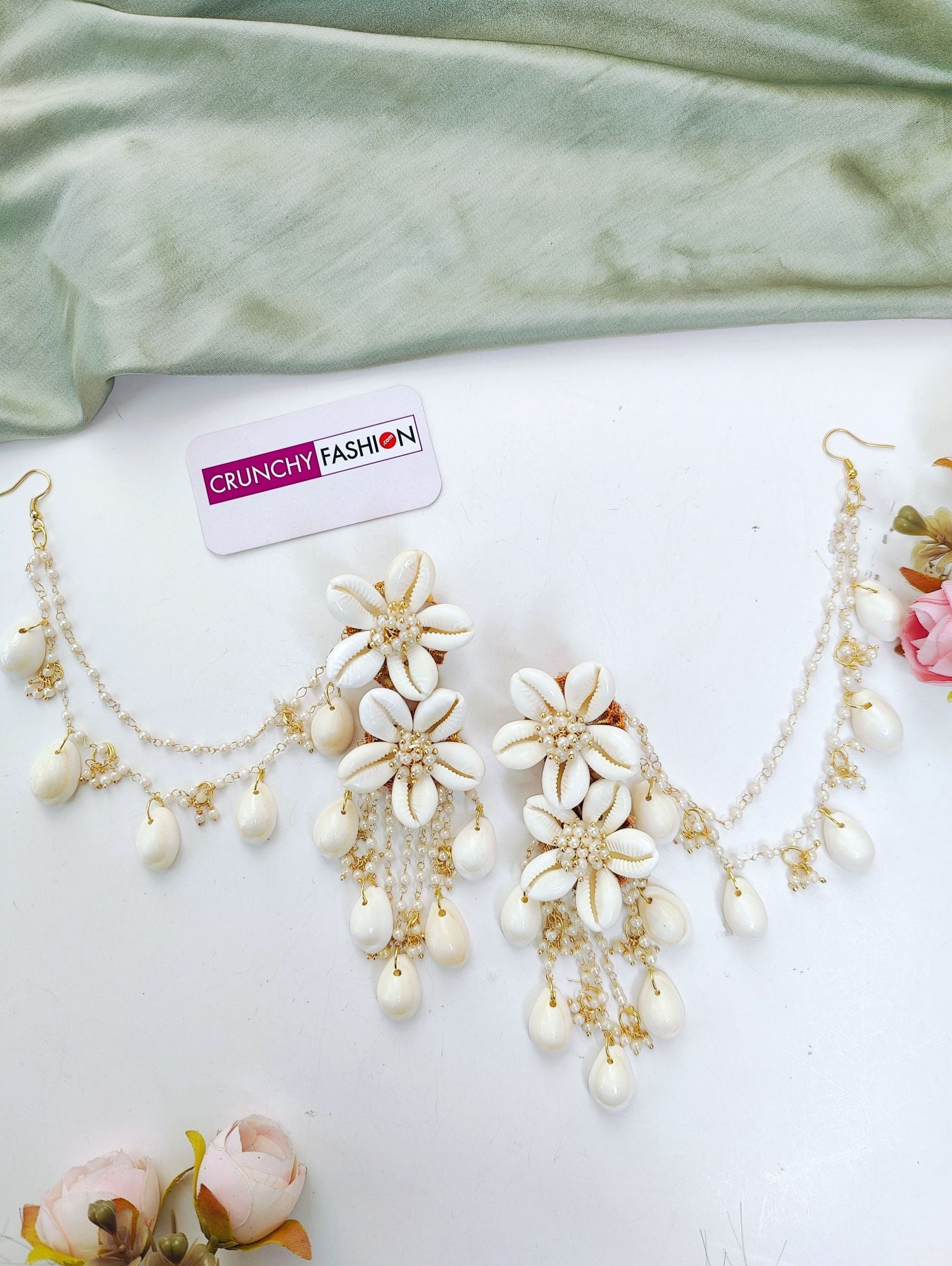 Bridal Sea Shell Pendant Necklace Set with Cowrie Flower Design
