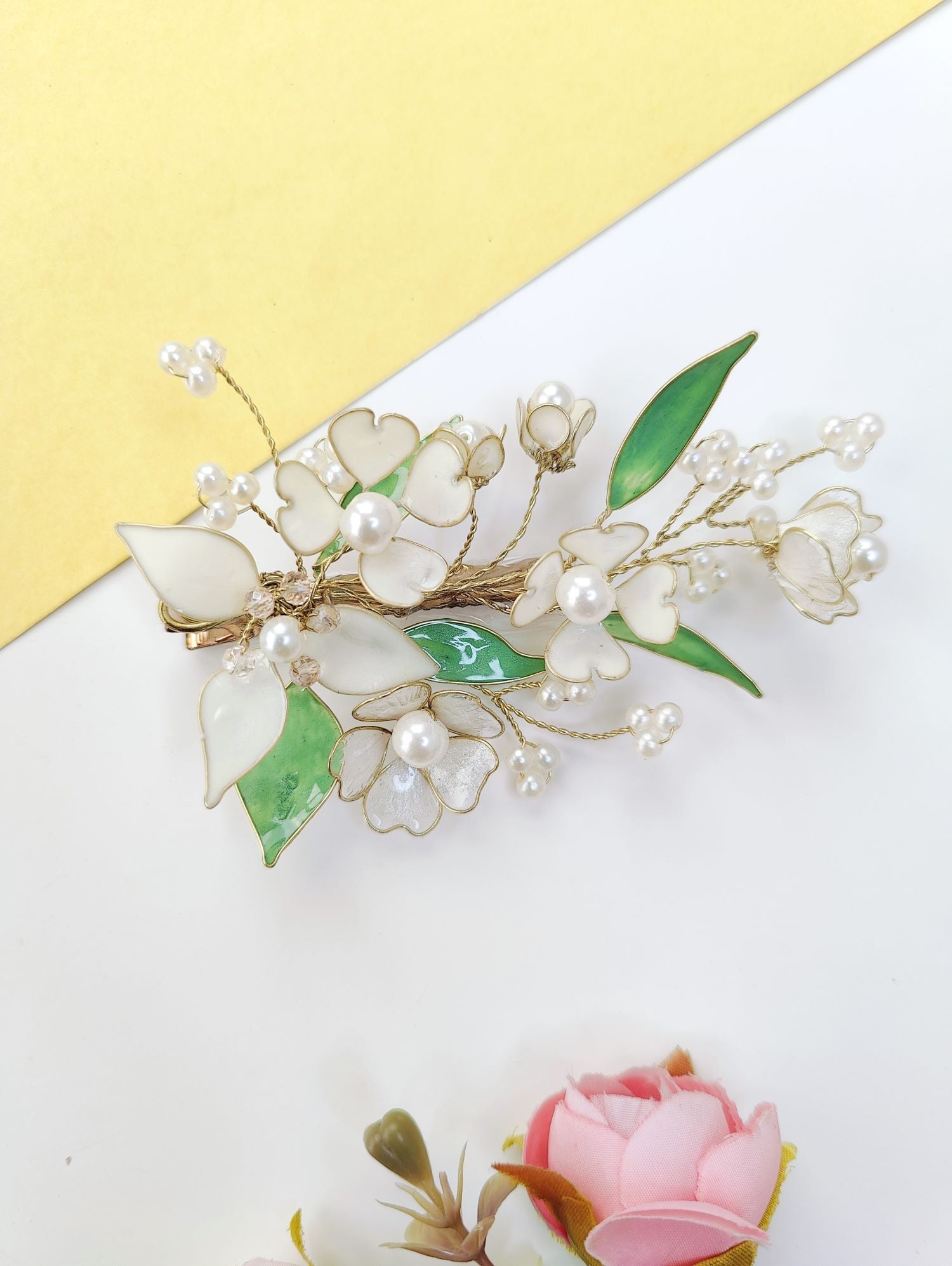 White Floral Resin Hair Pins for Wedding Elegance