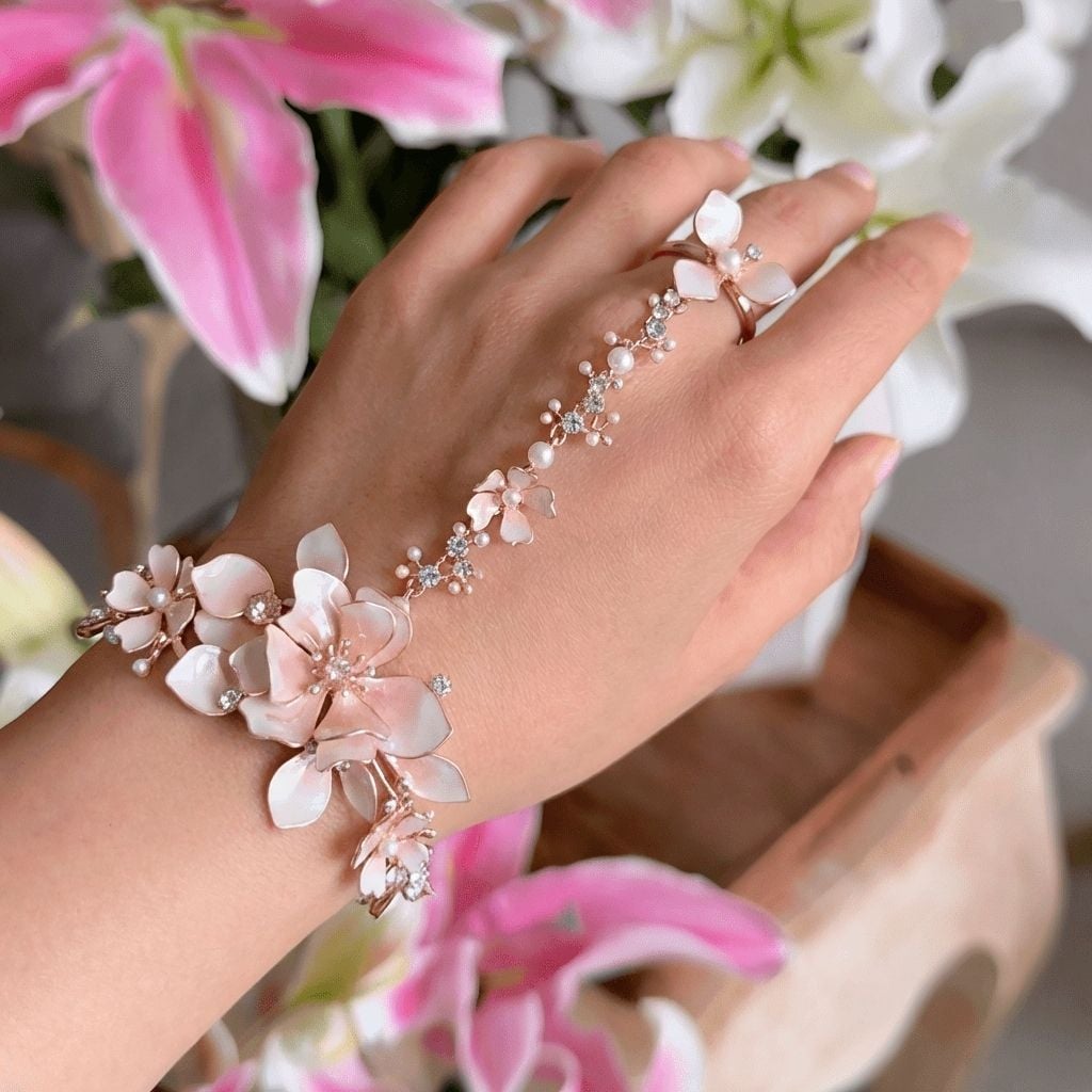 Handcrafted Resin Flower Hathphool: Artistic Hand Harness Jewellery