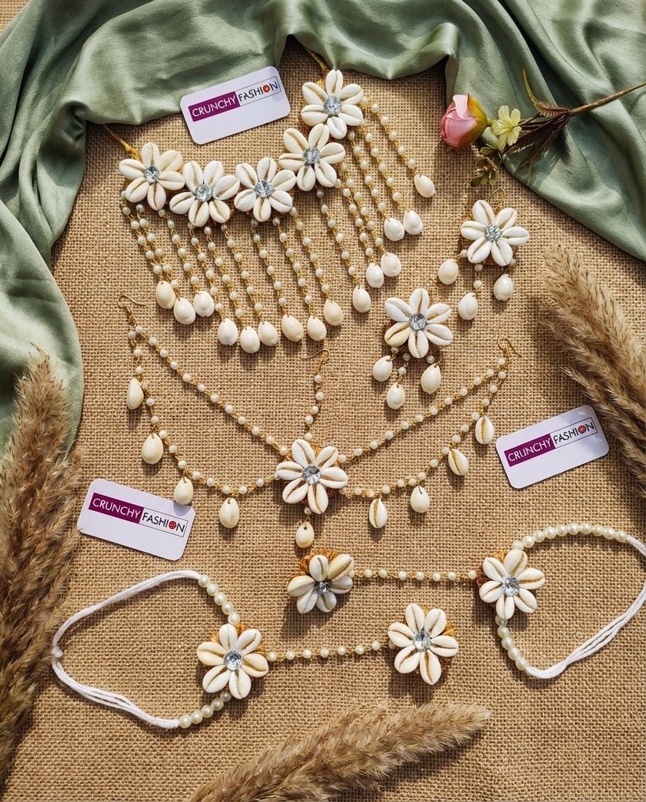 White Floral Cowrie Shell Jewellery Set for Bridal Wear