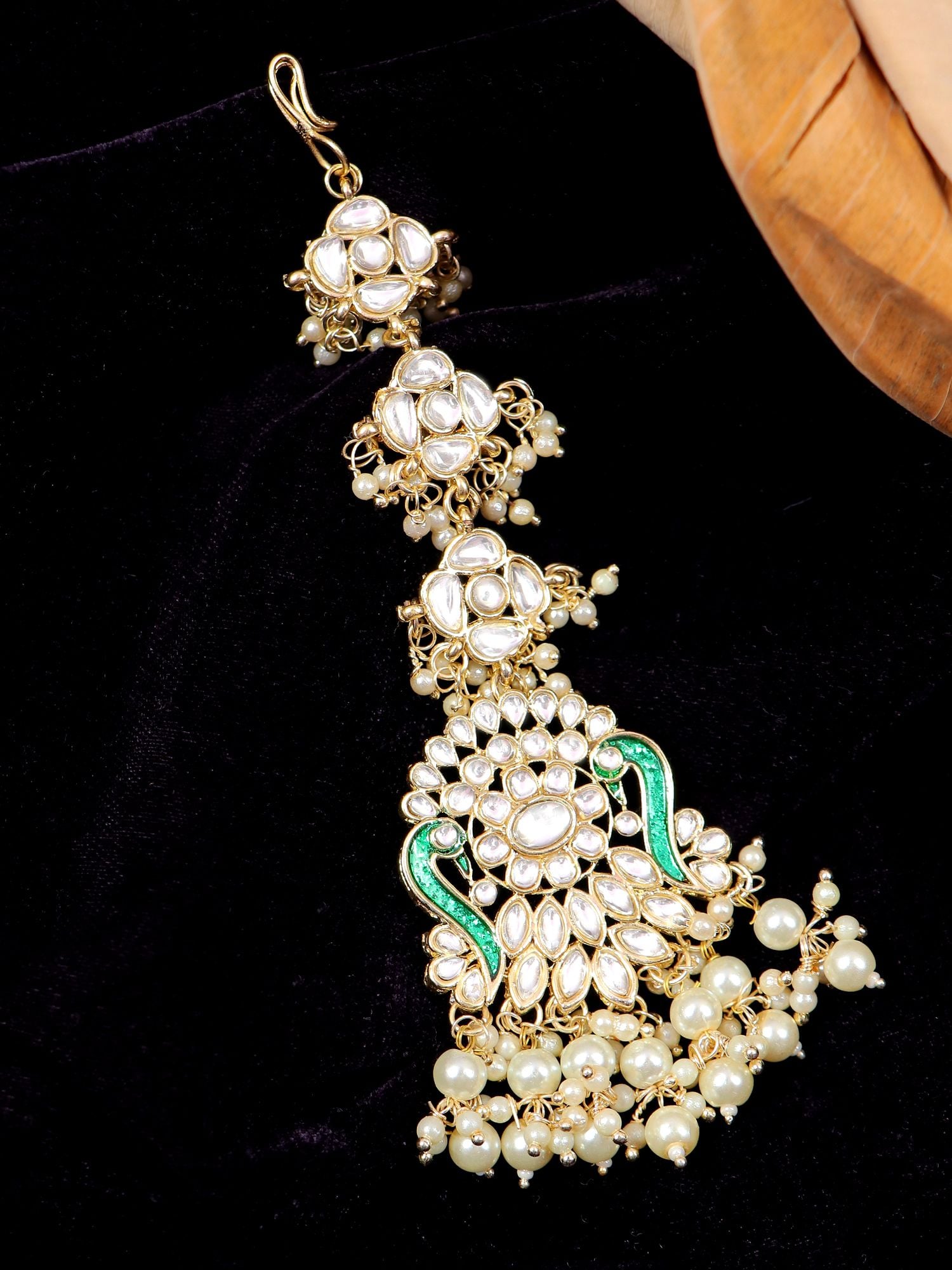 Bridal Mangtika Set with Elegant Hairstyle Design