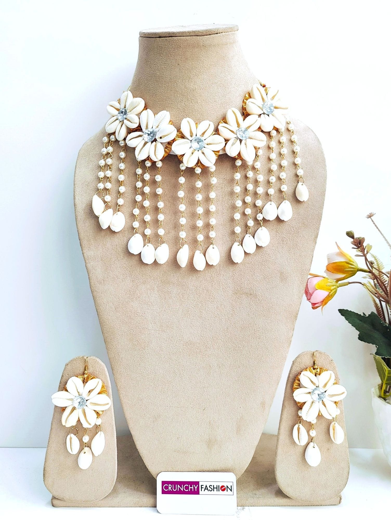 White Floral Cowrie Shell Jewellery Set for Bridal Wear