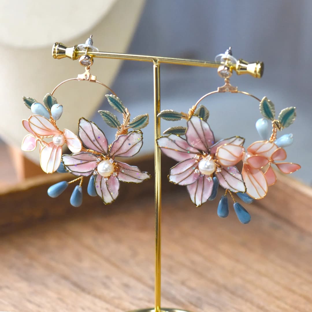 Blooming Resin Flower Earrings in Lightweight Copper Design