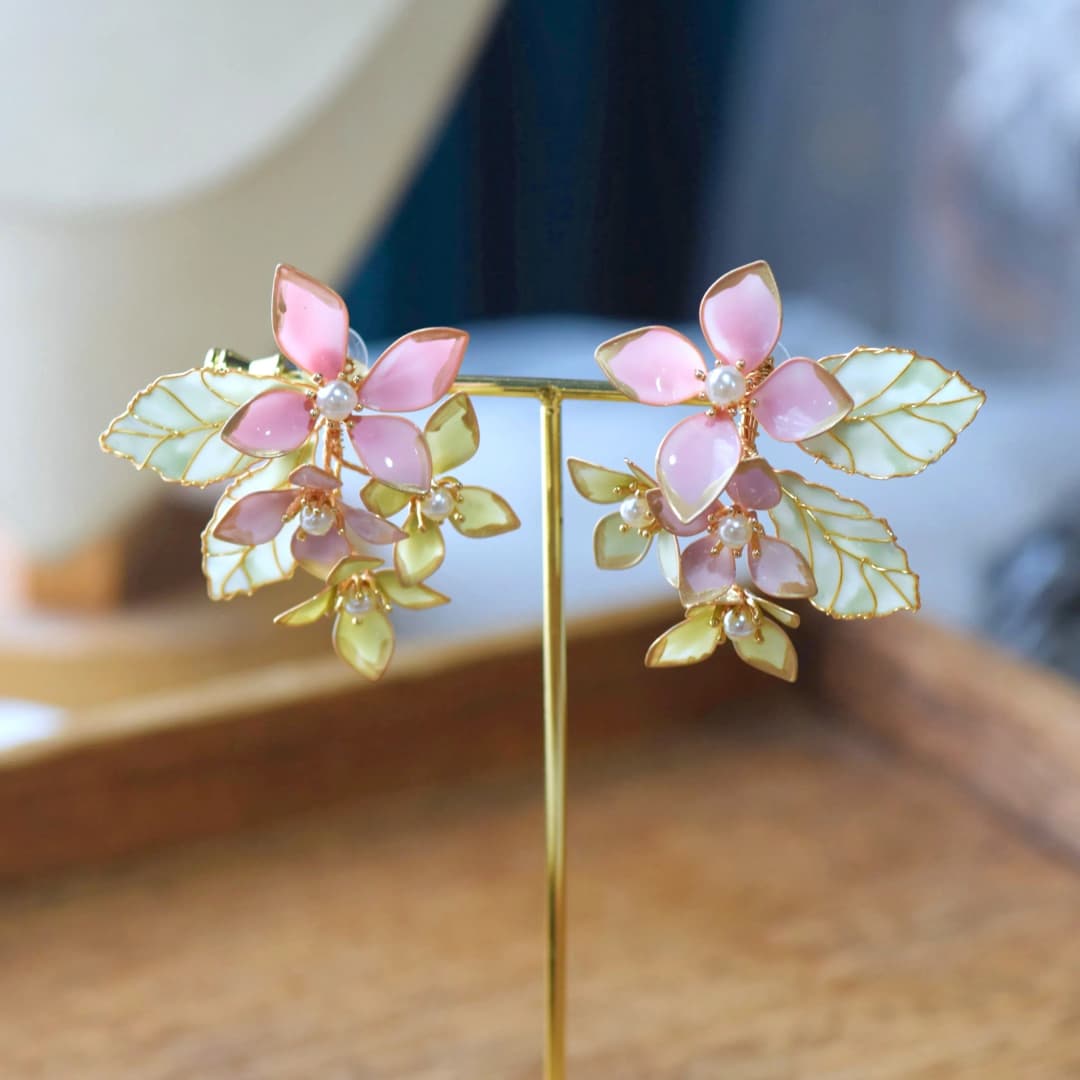 Women's Light Resin-Copper Elegance: Mesmerizing Resin Earrings with a Glossy Finish