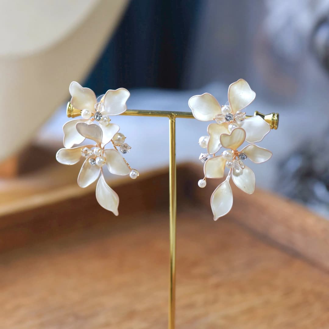 Resplendent Resin Blossom Drops - Vibrant Floral Resin Earrings for Women