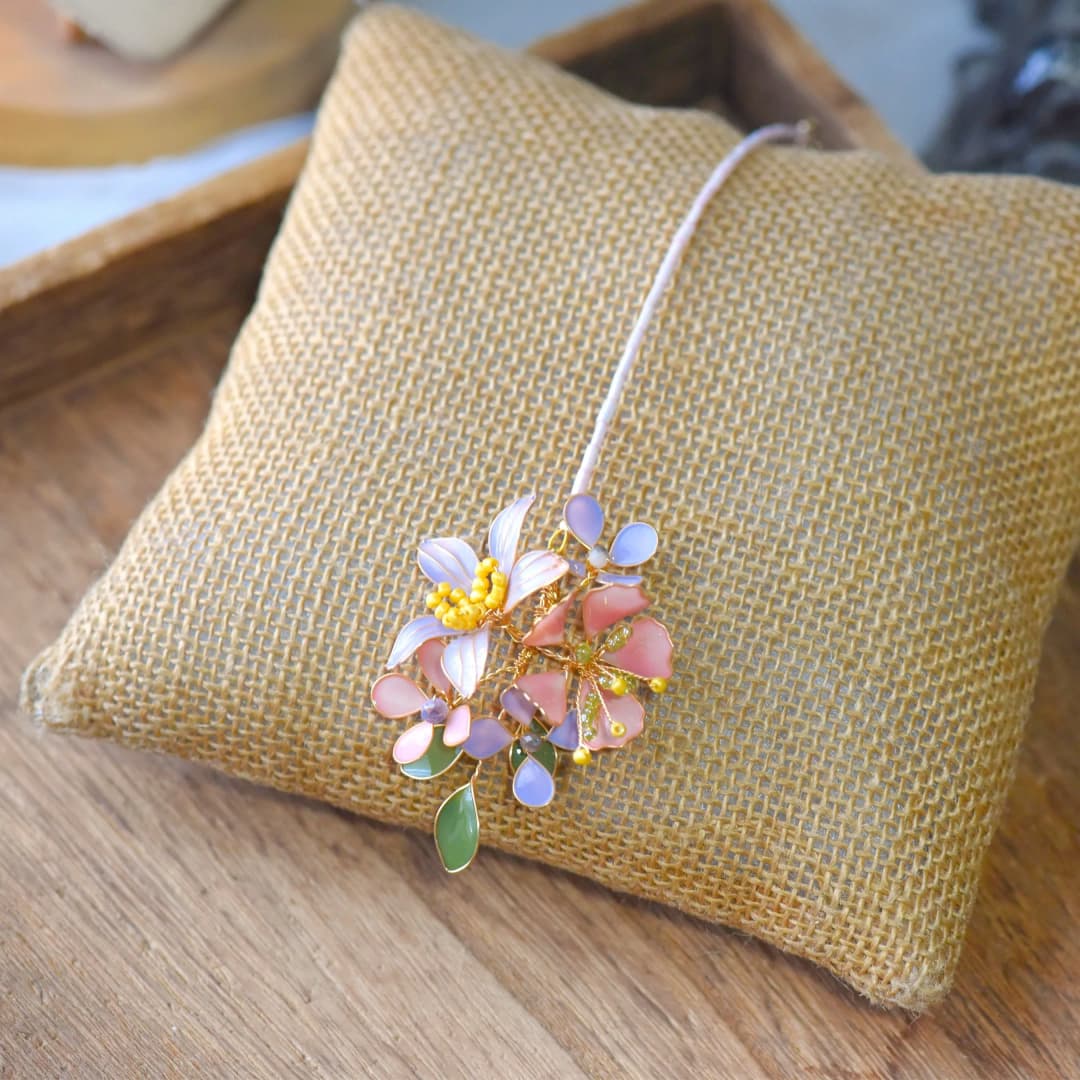 Handcrafted Designer Resin Maang Tikka with Floral Pearl Details