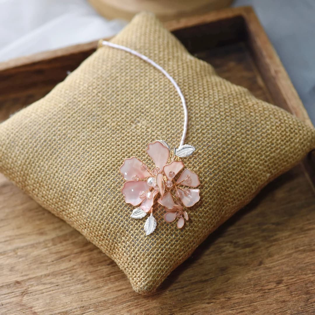 Resin Bloom: Handcrafted Designer Maang Tikka in Floral Pearl