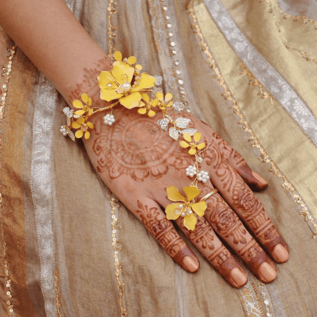 Exquisite Resin Flower Hand Harness Hathphool - Handmade Ornamental Custody