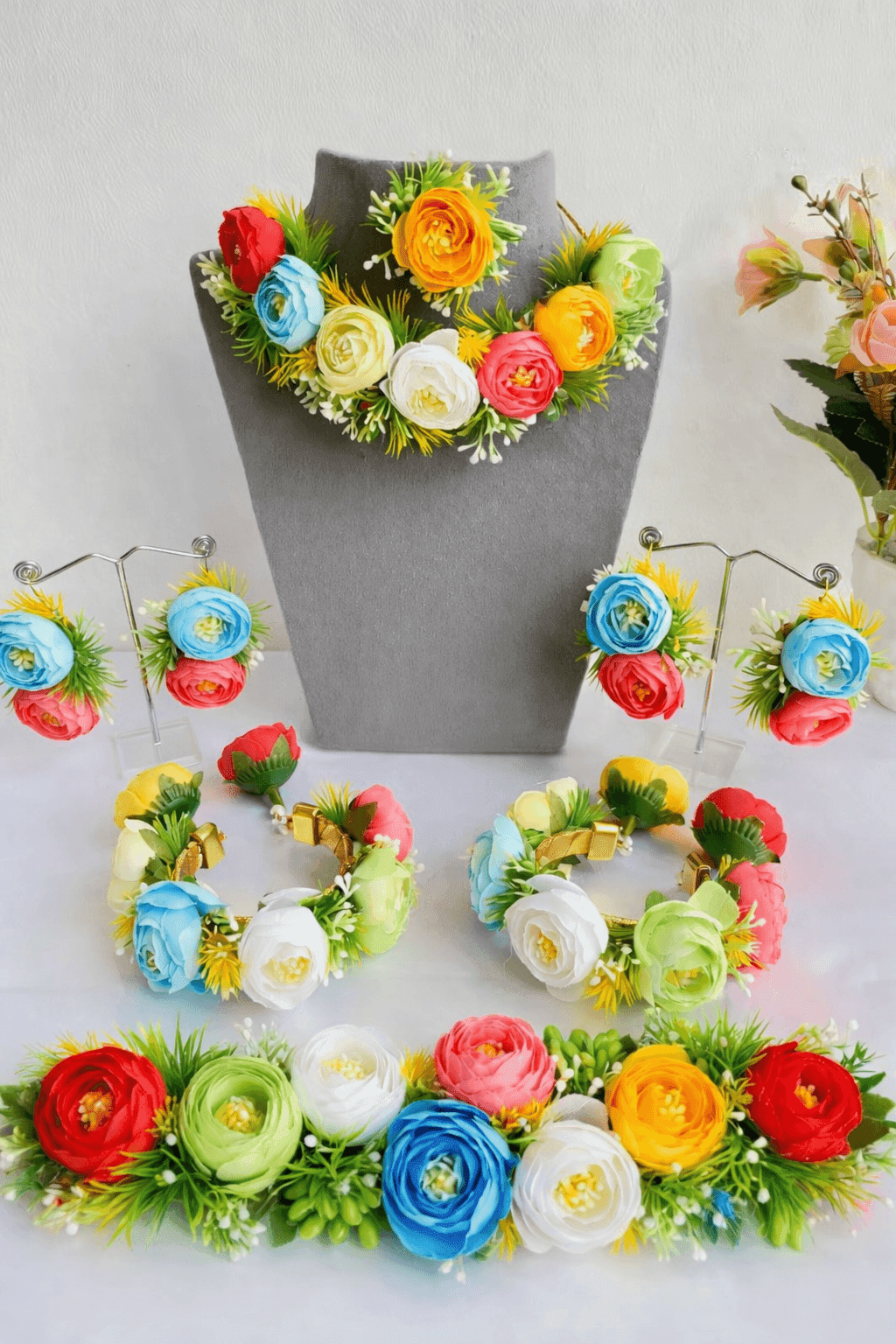 Floral Medley - 'Mom-To-Be' Multicolor Baby Shower Jewellery Set